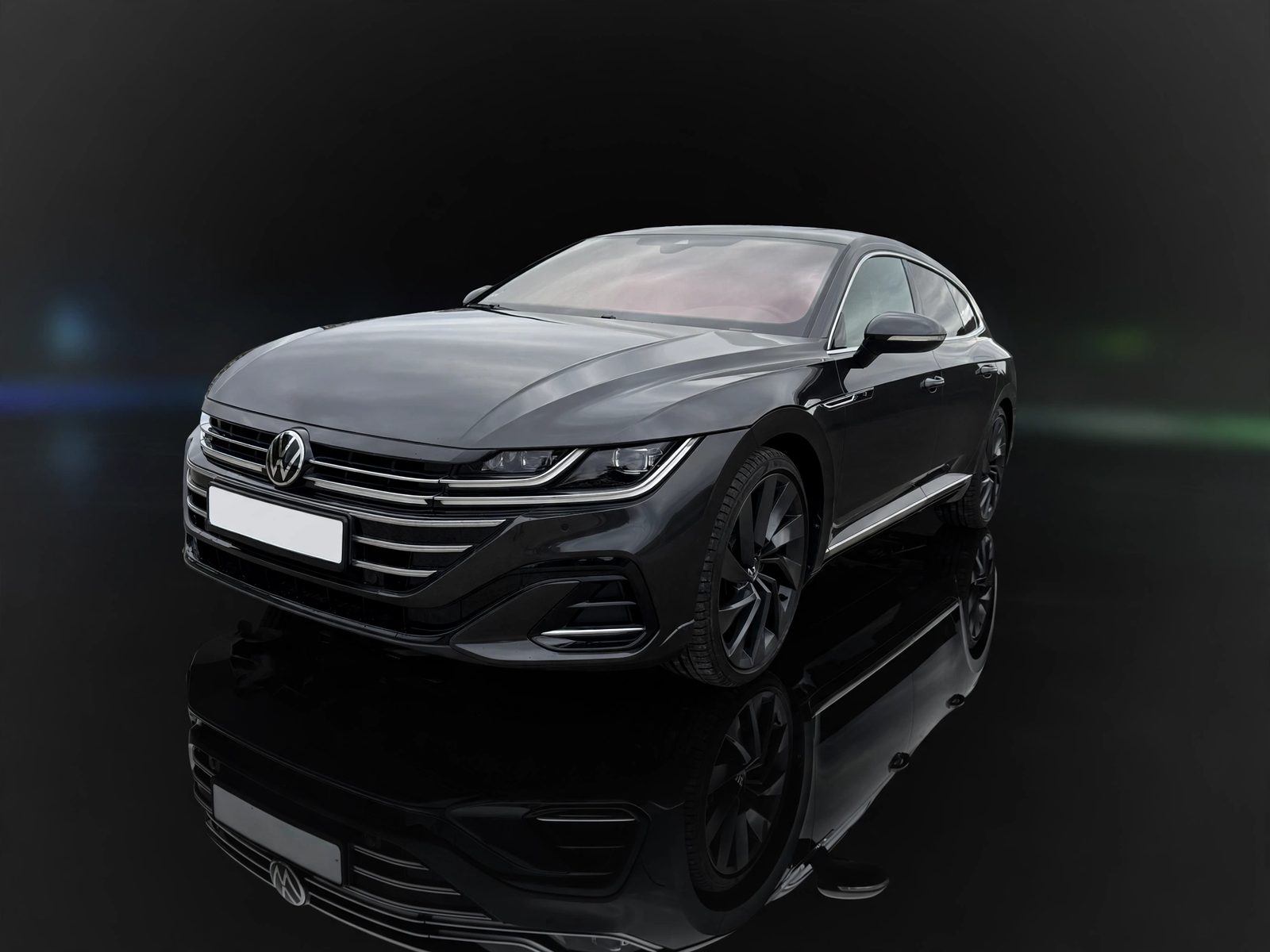 VW Arteon R-Line Shooting Brake zo Shadow Edition v štúdiu